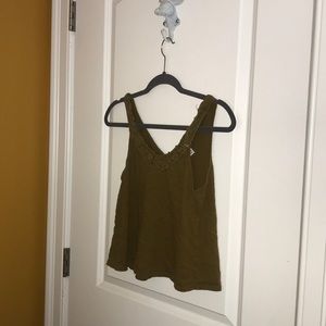 Sleeveless shirt